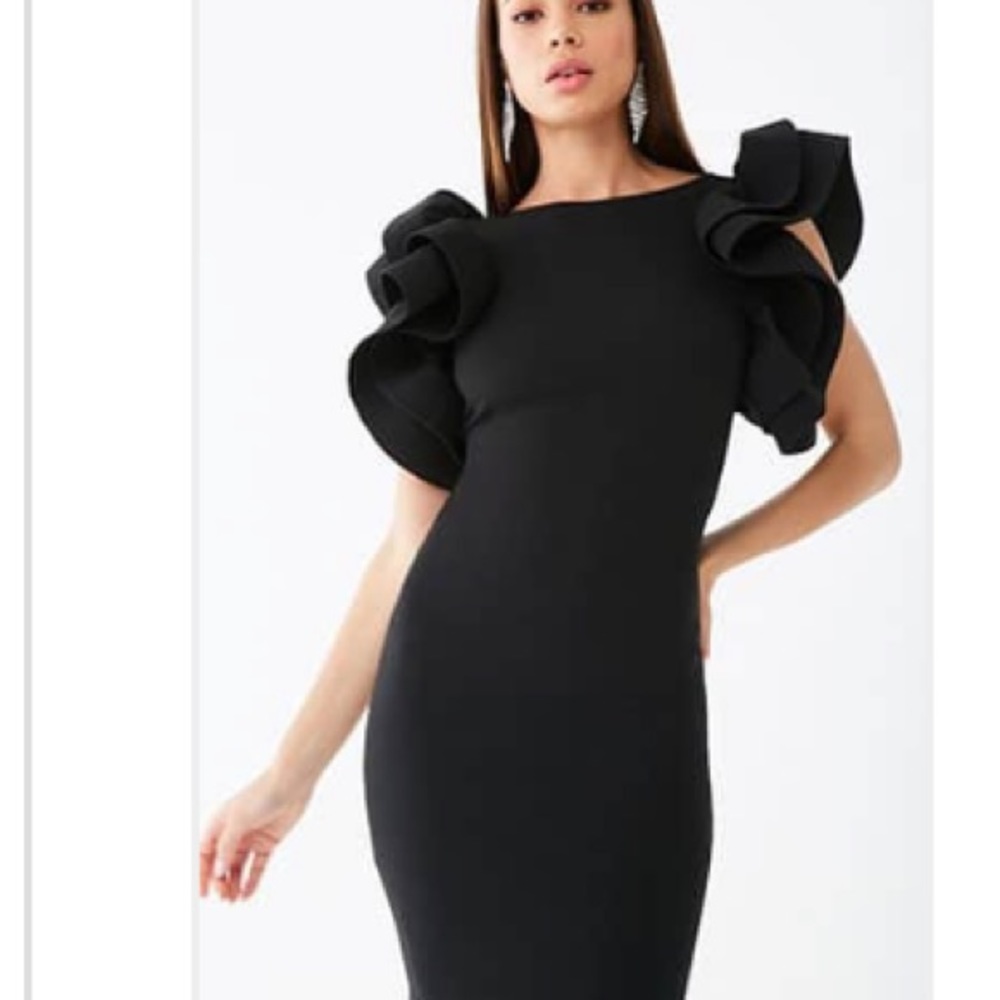 Avant-garde dress ruffle sleeves